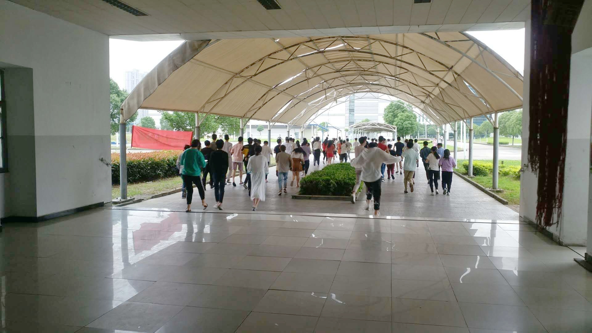 我公司配合消防維保單位進(jìn)行消防演習(xí)